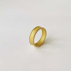 Narrow Herringbone Ring - Gold