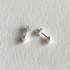 Gifts Under 250: Pearl Stud Earrings - 6mm