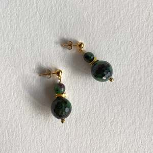 Ruby Zoisite Gold Wave Earrings