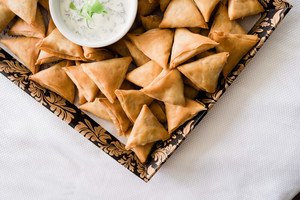 Products: Vegetable Samosas with Mint Yoghurt Dipping Sauce Platter