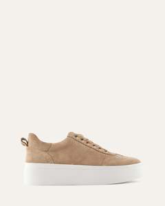Sneakers: KARTER SNEAKERS LATTE SUEDE