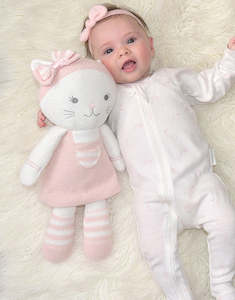 Snuggle Buddies Soft Toys: Soft Toy - Knitted - Daisy the Cat