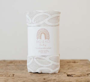 Pēpi Wrap - Te Pātiki - Mocha