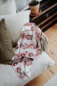 Whare: Throw Paraikete - Knitted - Tino - Hawaiiki Pēpi