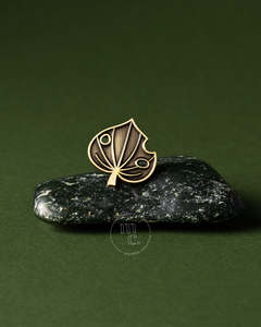 All Things Floral: Badge Pin - Kawakawa Leaf - Antique Gold Pin- Maimoa Creative