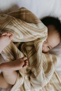 New Mama: Pēpi Blanket - Hawaiiki Pēpi - Te Piringa 100% Organic Cotton - Beige