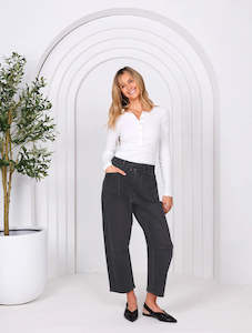 Jeans: Leo Barrel Jean