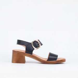 Shoes: Arianna Sandal