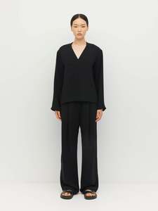 250 500: L/S Yvette T (Luxe Suiting) Black