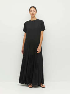 600: Bettina Dress (Matte Pleat) Black