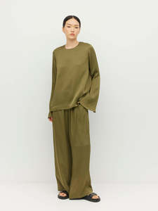 250 500: Eastwick Top (Satin Crepe) Sicilian Olive