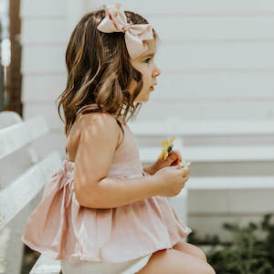 Snuggle Hunny Kids Hair Bow Clip (Nude Medium)