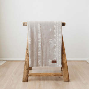 Gift Ideas For New Baby: Bo & Ko Baby Alofa Pepe Blanket (Pebble)