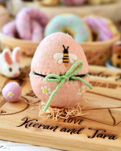 Gift Ideas For Pre Schoolers: Tara Treasures Felt Egg Cover (Peach with Bee Motif)
