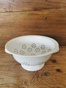 Dishy Enamel Colander