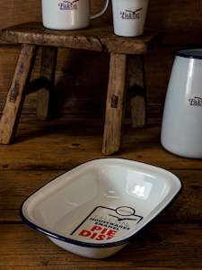 Falcon Enamelware: Dishy Enamel Pie Dish White/Blue 24cm