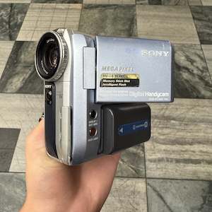 Handycams: Sony Handycam DCR-PC105 PAL