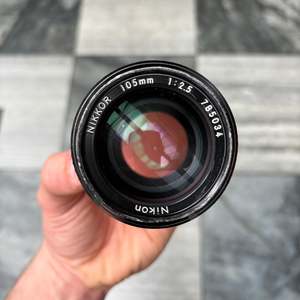 Nikkor 105mm f/2.5 Lens