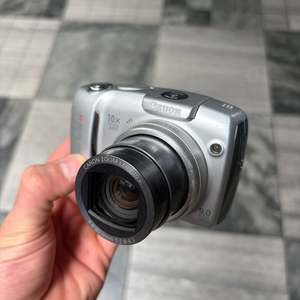 Digital: Canon PowerShot SX110 IS