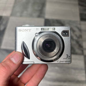 Digital: Sony Cyber-Shot DSC-W7