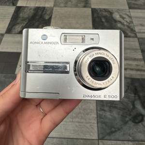 Konica Minolta Dimage E500