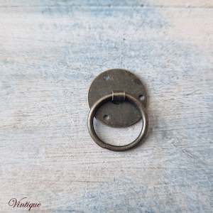 Itzy Bitzy Ring jewelry Box handle Bronze 21 x 29mm