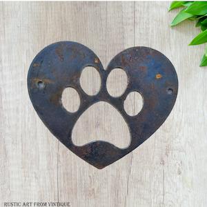Rusted Metal: Paw Print in love heart  Rusty metal 160mm x 160mm