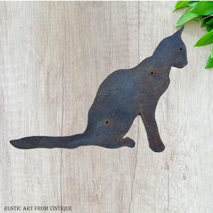 Rusty sitting cat Rusty metal art  129mm x 180mm