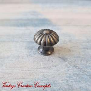 Curved Vintage furniture knob Bronze 18mm