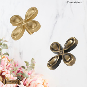Vintage Knobs For Drawers And Cabinets: "Sanremo" Sovereign Flower Brass cabinet / Drawer Knob 40mmx40mm