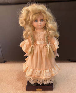 Vintage: Hillview Lane First Fleet Doll
