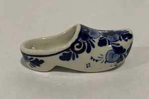 Vintage Finds: Regina Dutch Delft Clog