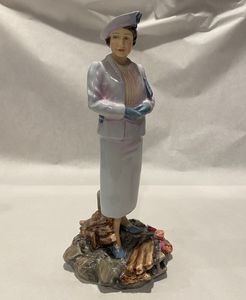 Antiques Collectables: Royal Doulton Queen Mother HN3944 Figurine