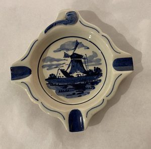 Antiques Collectables: Delft Blue and White Ashtray