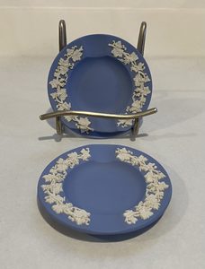 Vintage Finds: Two Wedgwood Jasperware Dishes with Grapevine Design