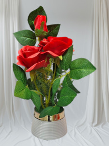 Kitchen: Rose Flowers in Ceramic Vas 25 cm tall