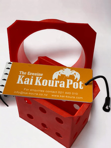 Bait Bin, Throat and lid