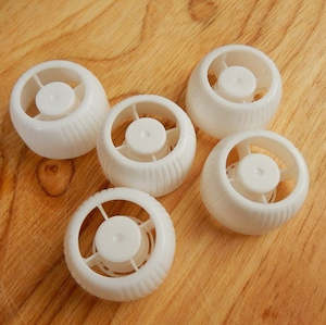 Lids: 5 spare lids for 140ml pouches