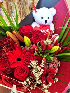 Products: Valentines Bear and Blooms - Kakariki Flowers