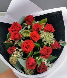 Products: Valentines Day - Romantic Red Roses - Kakariki Flowers