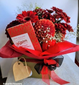 Products: Valentines edition- Posy Parcel Box + chocolate ❤️ - Kakariki Flowers