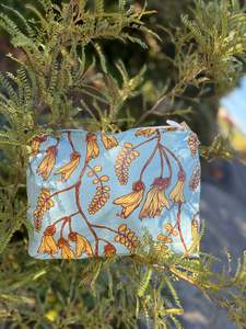 Accessories: Kōwhai Splashproof Zippered Bag