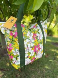 Accessories: Mānuka Splashproof Tote