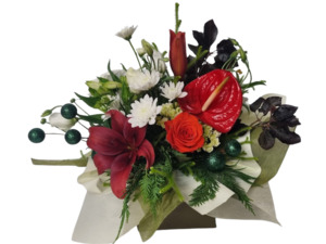 Christmas Traditional Arrangement Large - Kamo Village Florist