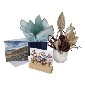 Products: New Zealand Gift Set - Kamo Village Florist