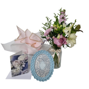 Products: Floral Vase Set - Kamo Village Florist