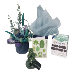 Products: New Zealand Just Because Gift Set - Kamo Village Florist