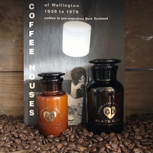 Products: Black Gold - Kana Candles