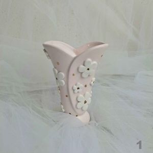 Dawn Clayden Kānuka Boutique Florist: Large Posy Vase by Dawn Clayden