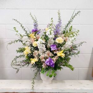 Fresh flowers Kānuka Boutique Florist: Seasonal Pot of Blooms
